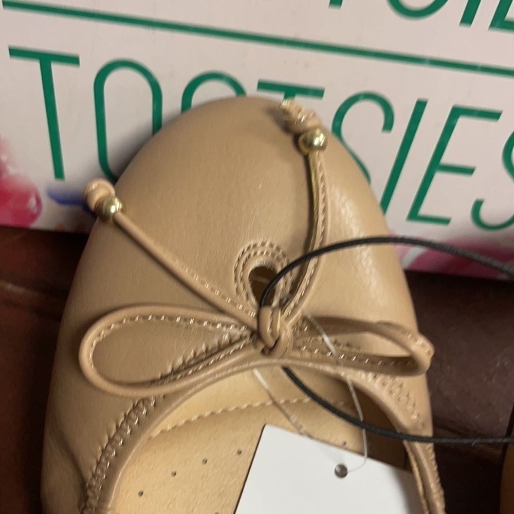 Mootsies Tootsies W 6.5  Sand Flats new with Box - Picture 4 of 6